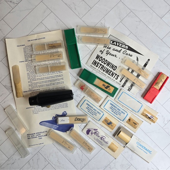 Rovner Other - Vintage Alto Saxophone Mouthpiece with extras Rovner Ligature and Mixed Reed Lot